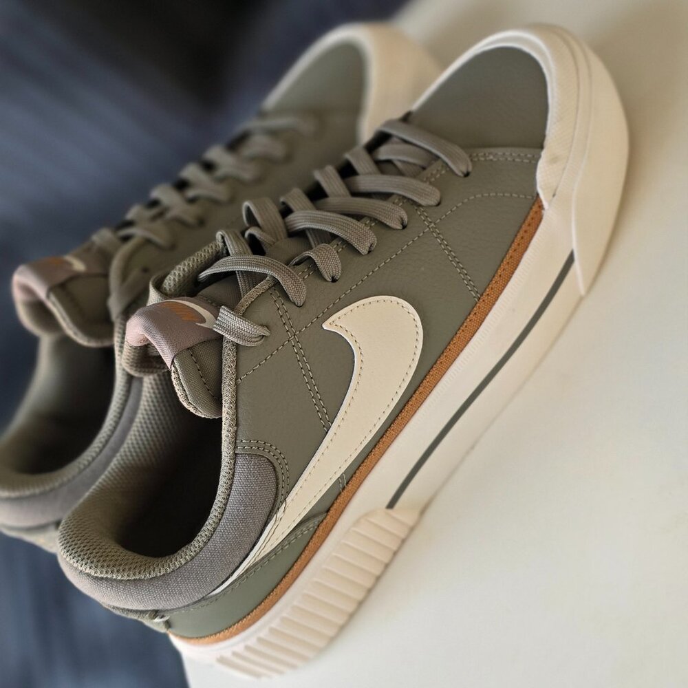 Women's Nike sneakers